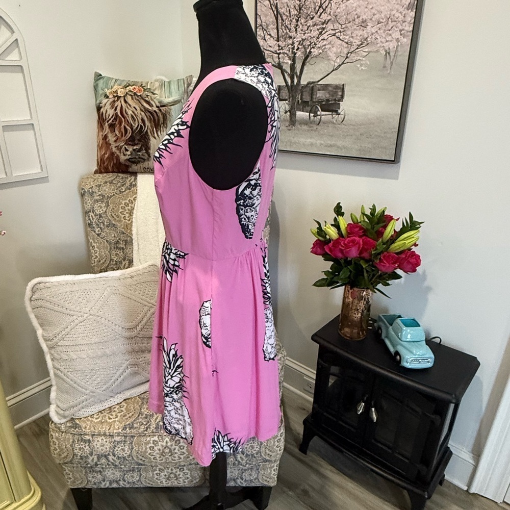 Crown & Ivy Pink Pineapple Midi Dress - Picture 4 of 7